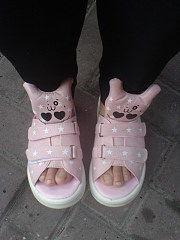 成人女装拖鞋怎么穿视频,成人女装拖鞋的时尚穿搭指南